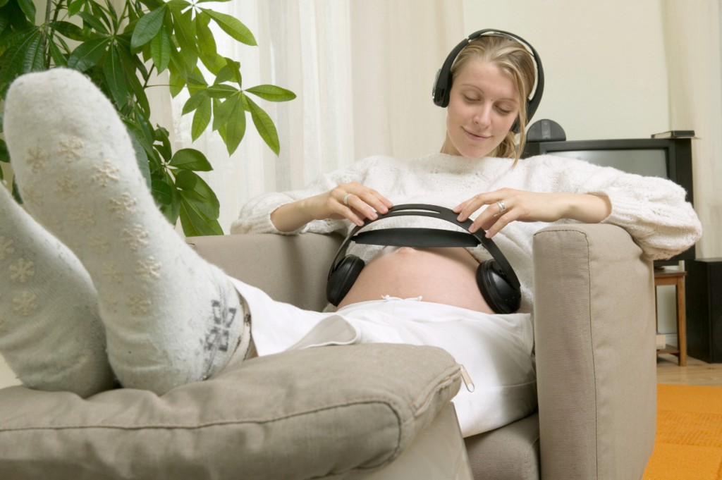 Escuchar-musica-clasica-durante-el-embarazo-reduce-el-estres-1